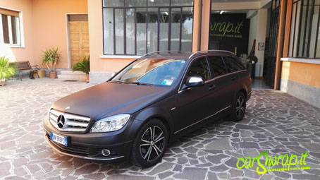 Wrapping Mercedes Classe C220 da nero lucido a Nero Opaco