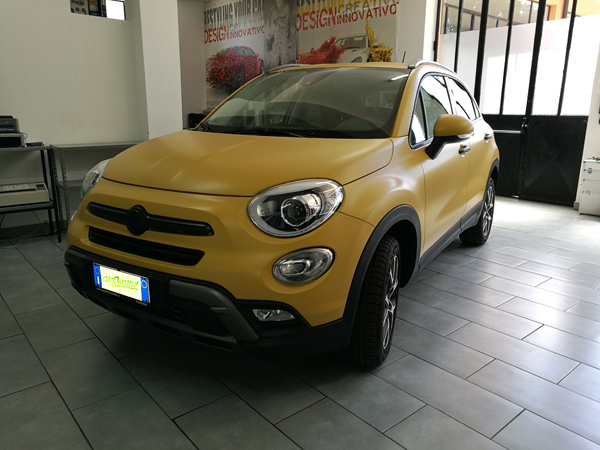 fiat 500 decorata con pellicola spray in giallo personalizzato