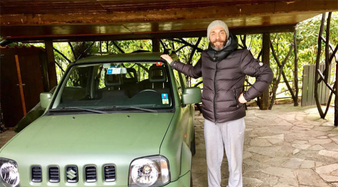 Suzuki Jimny verde militare decorata per Max Laudadio di Striscia la Notizia