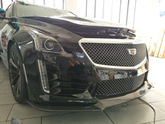 Cadillac, con pellicola trasparente protettiva Bodyfence